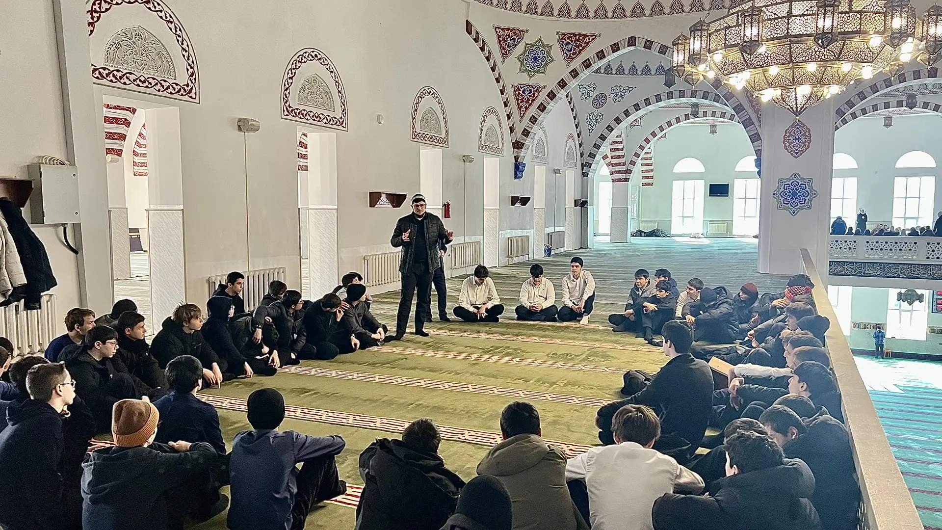 Диалог культур с юных лет: школьники Махачкалы посетили центральную Джума-мечеть и Свято-Успенский кафедральный собор дагестанской столицы